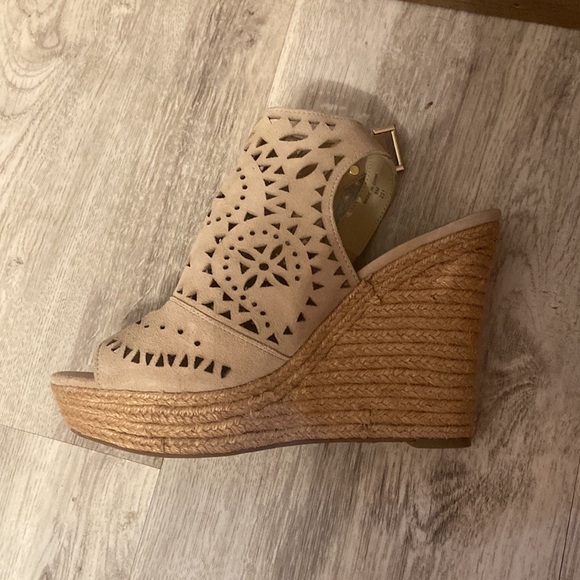 Like new Marc Fisher wedges - Picture 2 of 5